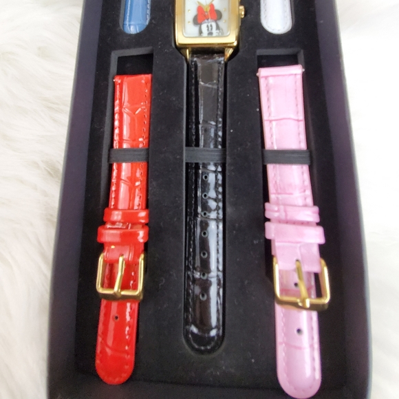 NWOT Disney Minnie mouse changeable banded watch - Picture 6 of 8